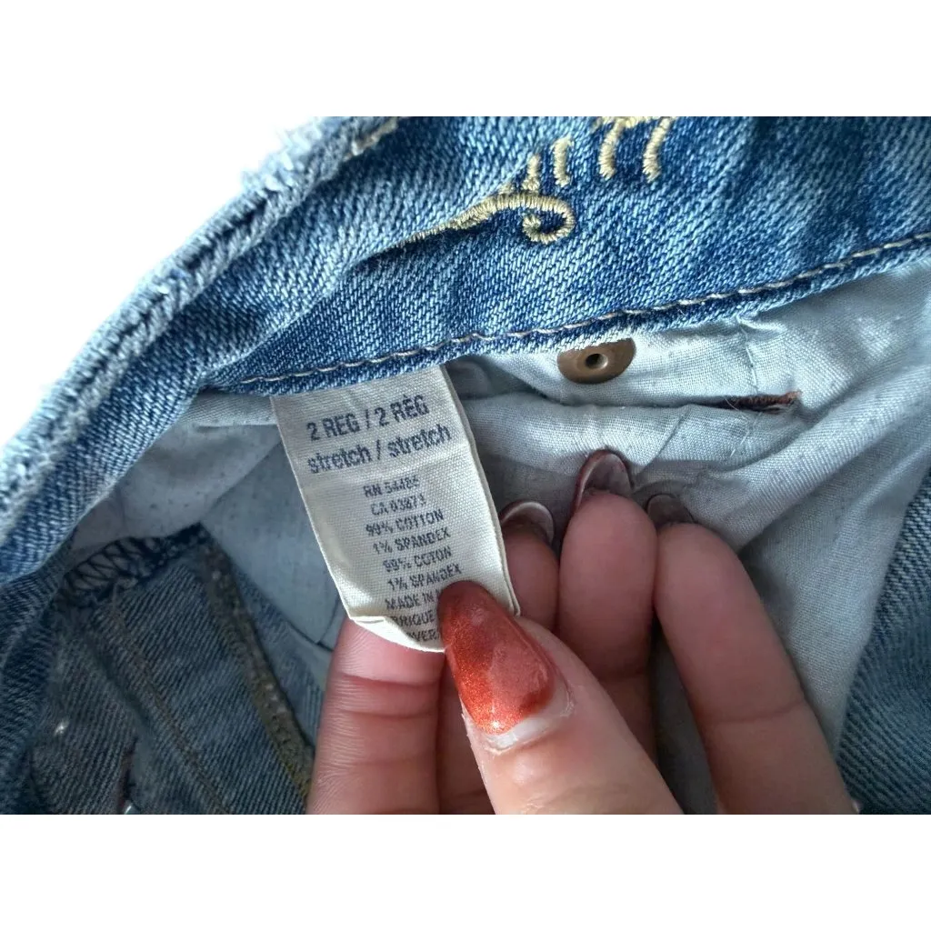 AMERICAN EAGLE Light Wash Distressed Tomgirl Jeans Size 2 Blue - Image 4