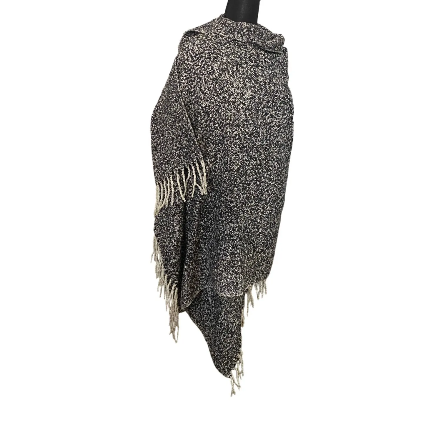 American Eagle Boucle Knit Fringe Wrap Shawl Blanket Scarf Gray Black O/S - Image 2