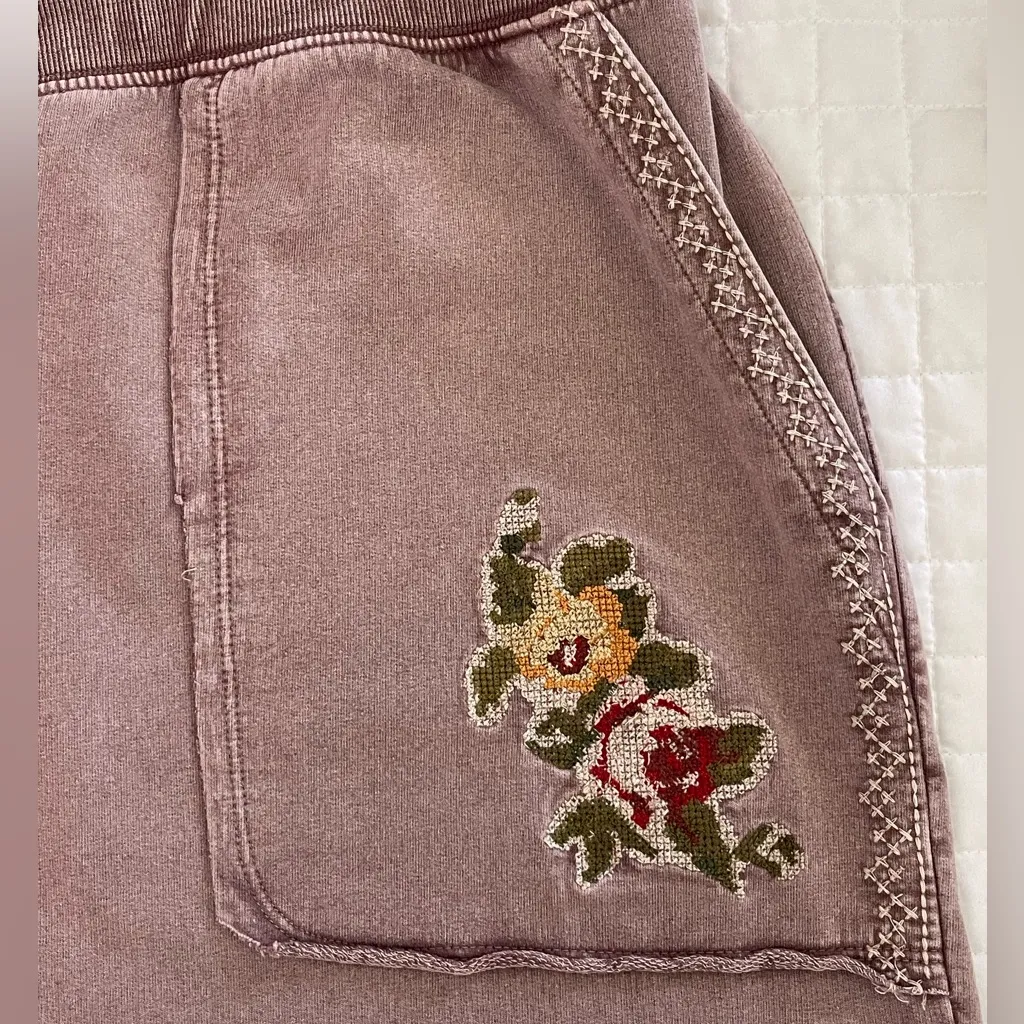 Sundance Women’s Flowers Embroidered Cuffed Pants Mauve Pink Joggers size XL - Image 5