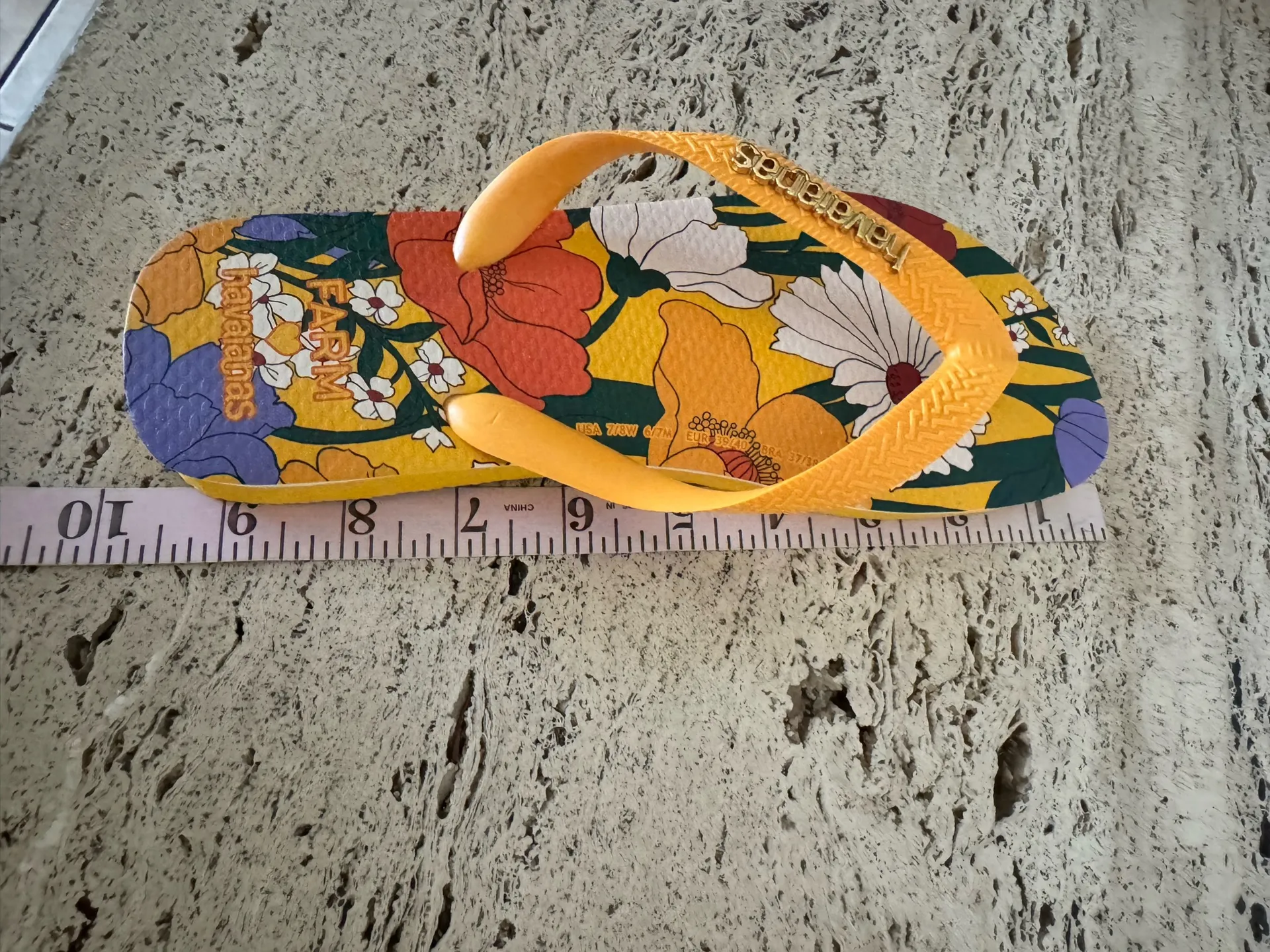 Havaianas x FARM Rio Bucolic Floral flip-flops. Size US 7/8. MSRP $38  - Image 13