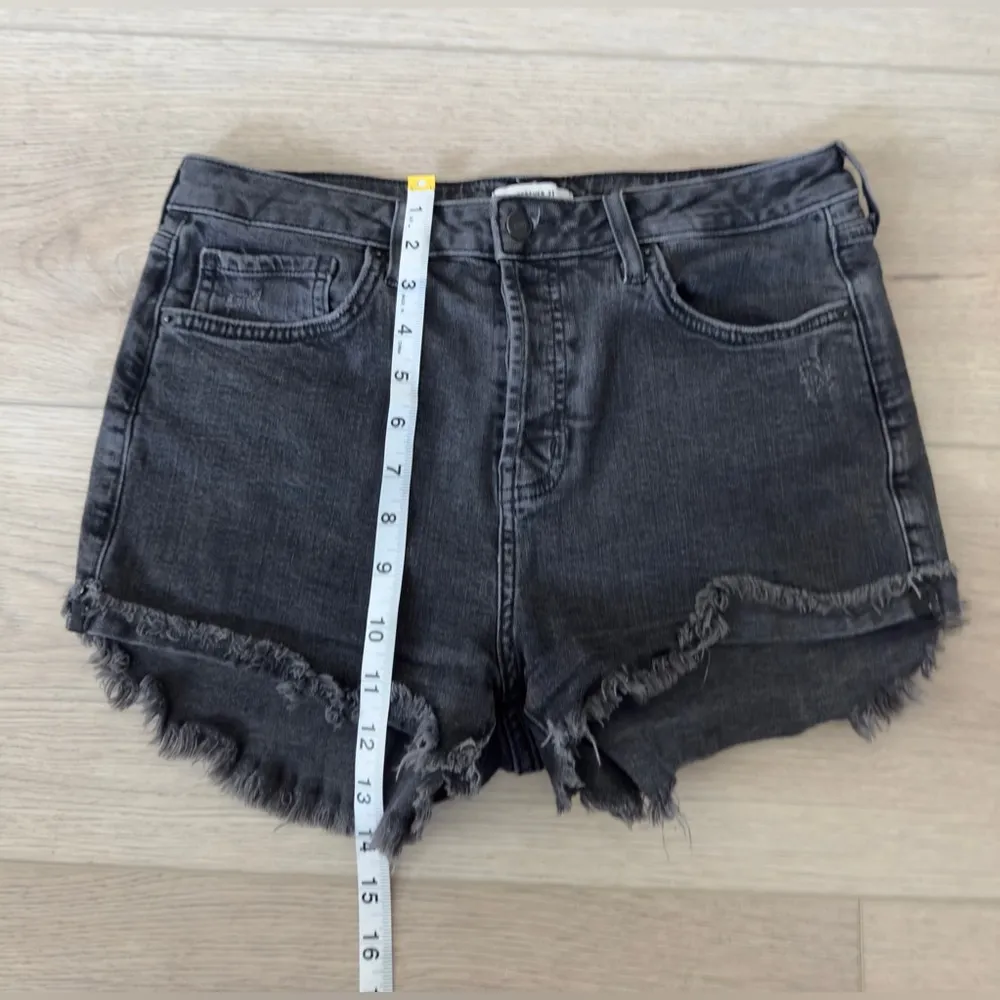 Forever 21 Women's Black Denim Shorts - Image 6