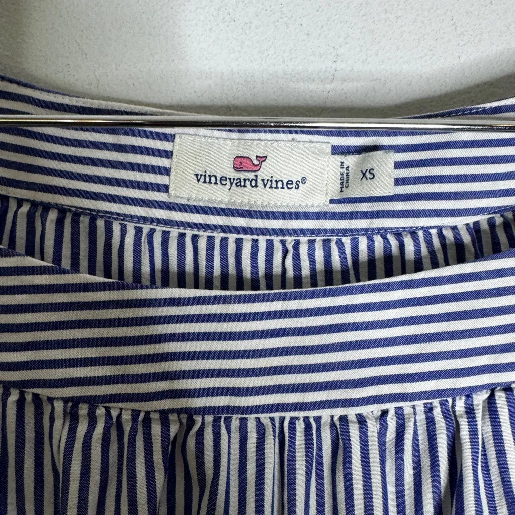 Vineyard Vines XS Geo Prep Embroidered Open Neck Top in Marlin‎ CP - Image 3