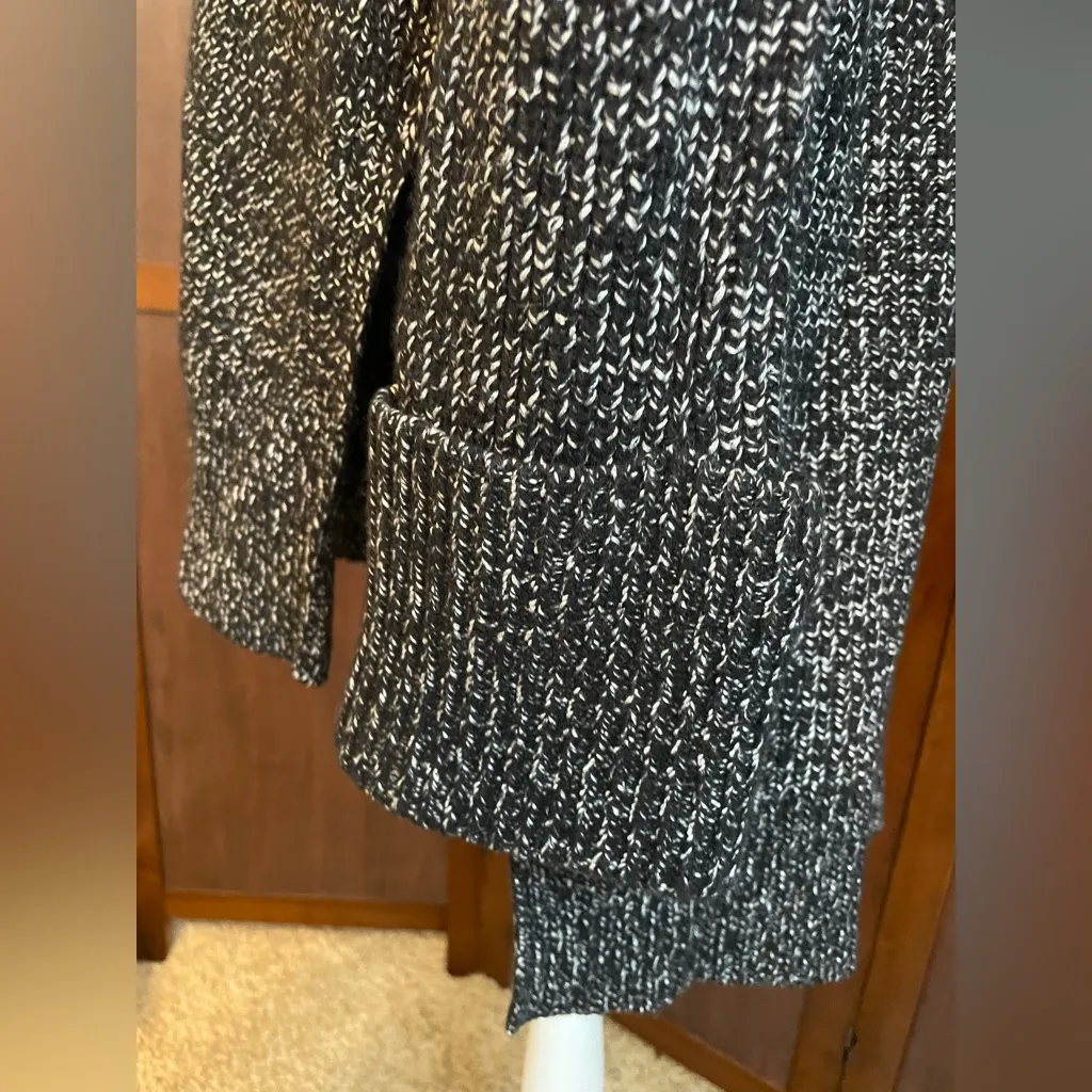 Athleta  Shasta v neck sweater Black. Medium‎ - Image 7