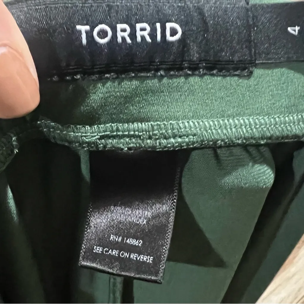 Torrid green pullon stretchy crop pants - Image 3