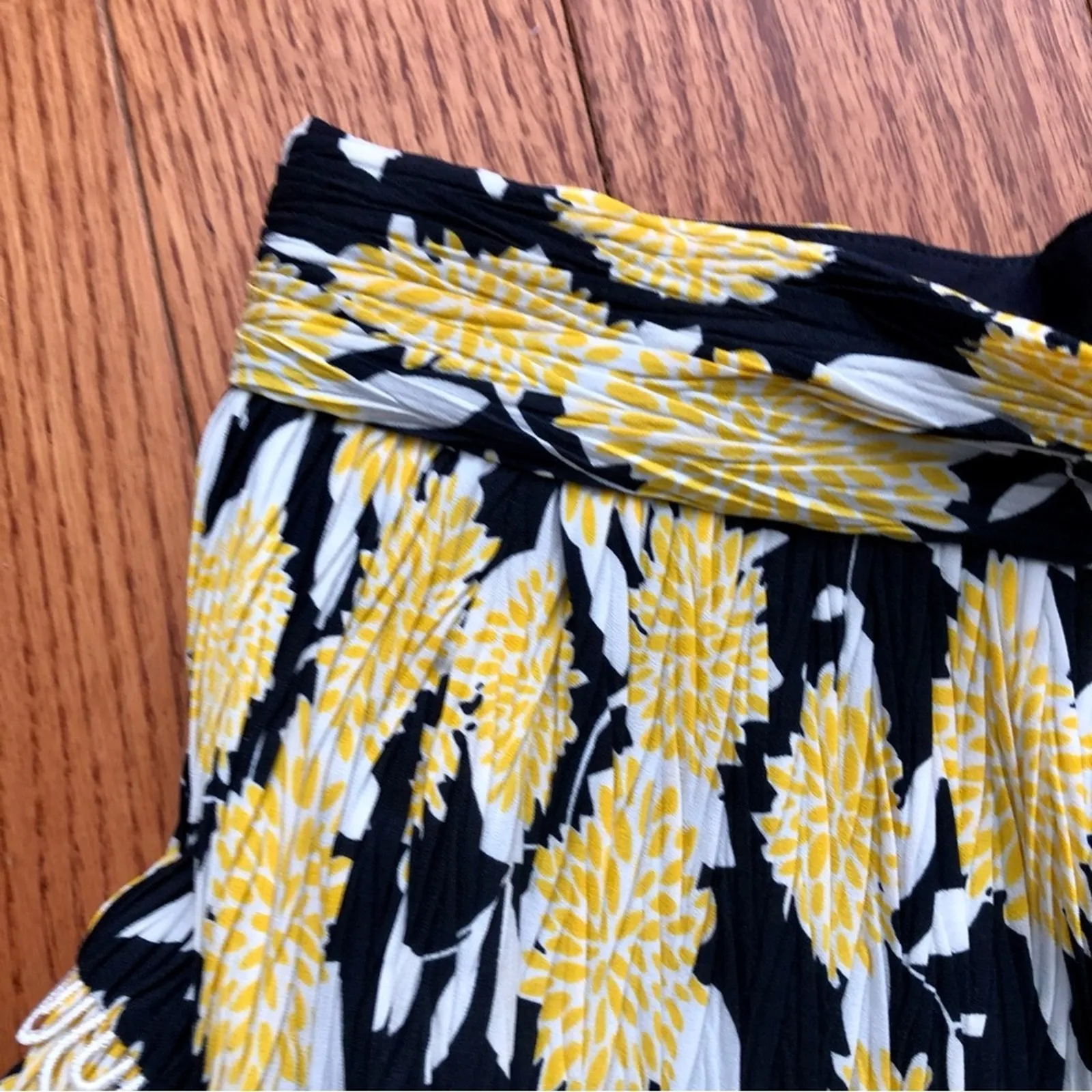 C/MEO Collective Enlight Mini Skirt Floral Marigold Black Women’s Size 6 NWT - Image 9