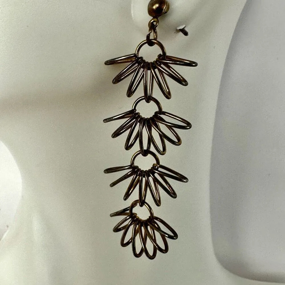 Gold tone wire flower multi tier drop post earrings - Image 5