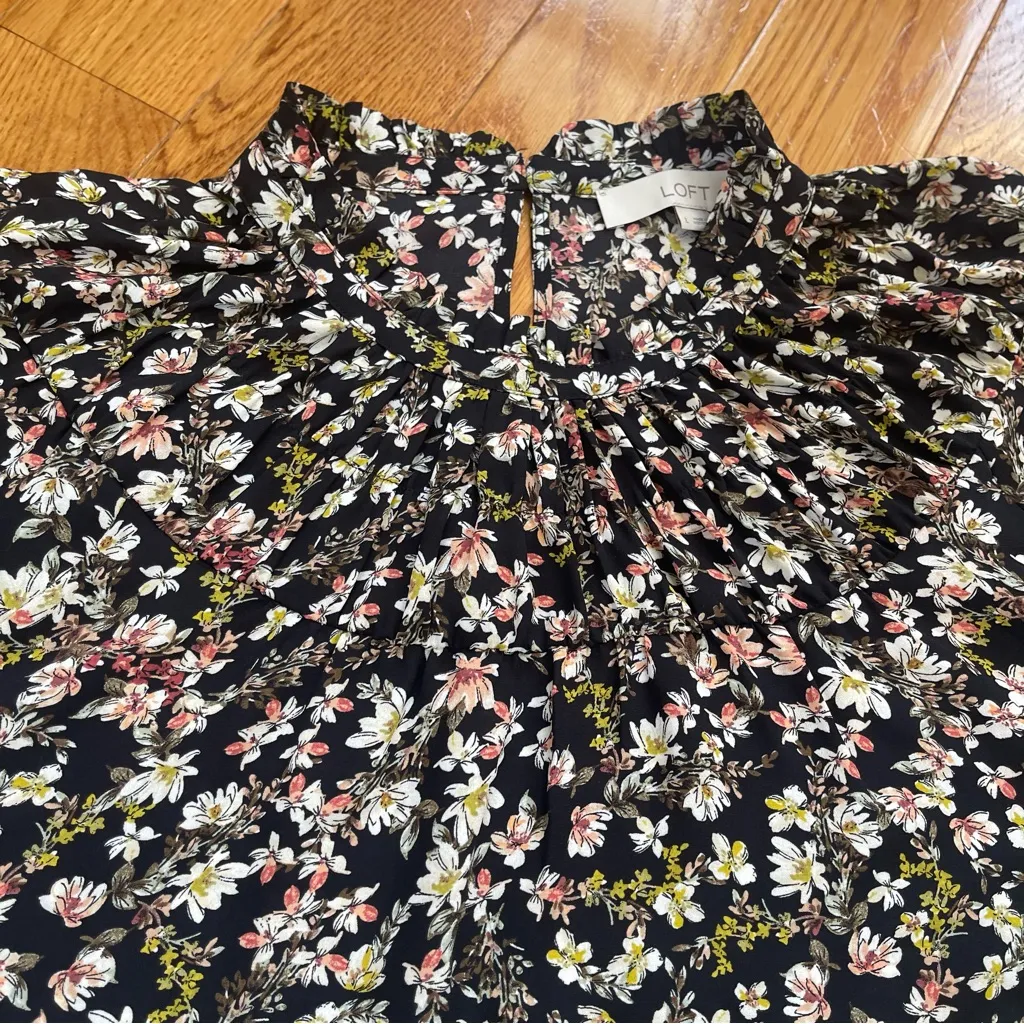 LOFT mock neck floral blouse long sleeves back button village boho country Sz L - Image 13