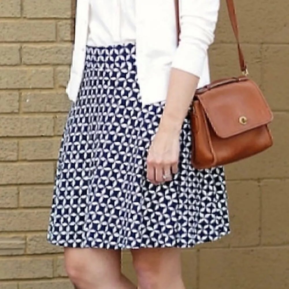 ANN TAYLOR LOFT Pull On Flounce Skirt Navy Blue White Geometric Elastic Knee S - Image 4