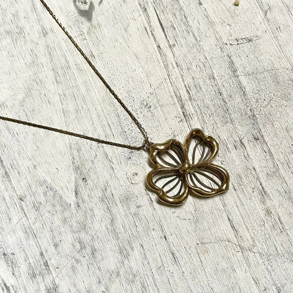 Avon vintage dogwood flower silver and gold tone pendant necklace - Image 5