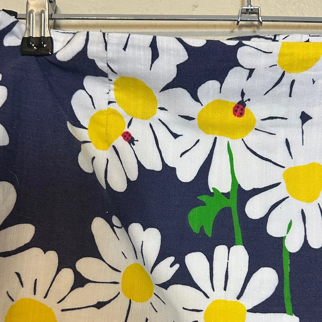 Vintage Lilly Pulitzer Daisy ladybug cotton mini‎ skirt sits at the hip size 6 - Image 4