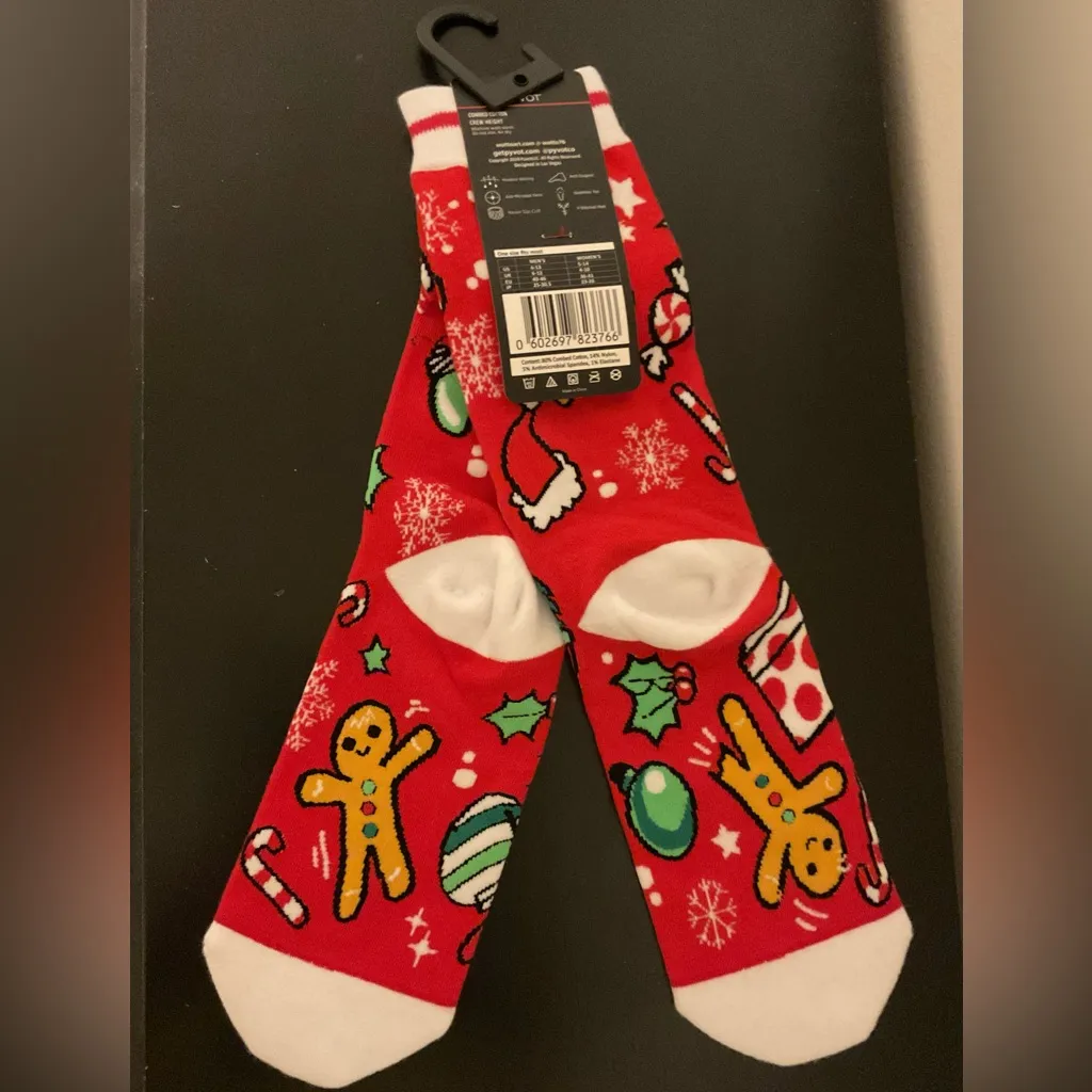 NWT Cotton Christmas Gingerbread Holiday Socks Red - Image 4