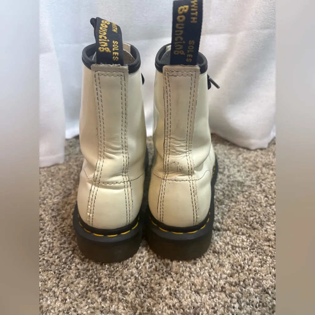 White‎ Lace Up Dr. Martens White Leather Boots Size 7 EUC - Image 3