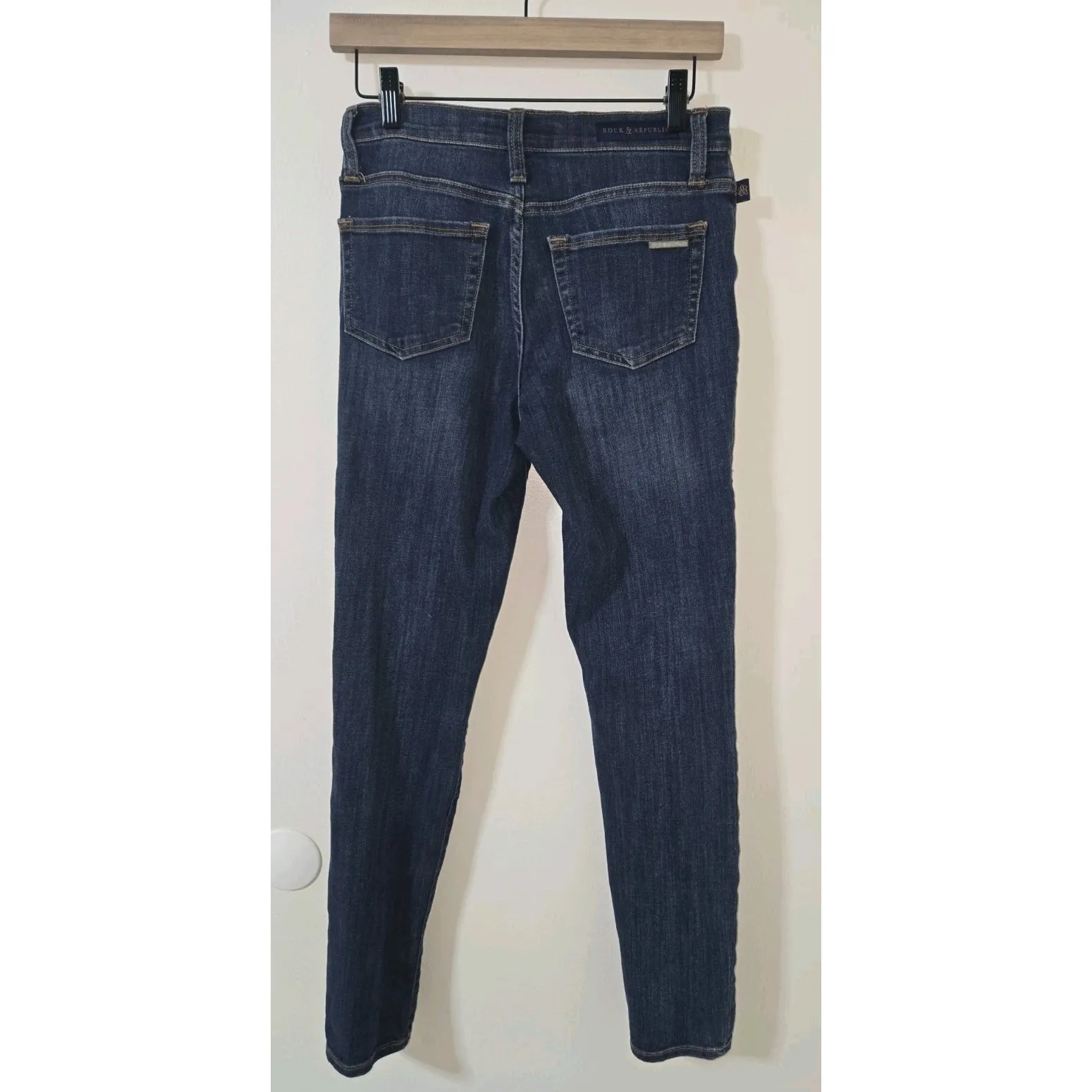 Rock & Republic Women's Button Fly Dark Wash Denim Skinny Jeans Size 2‎ - Image 2