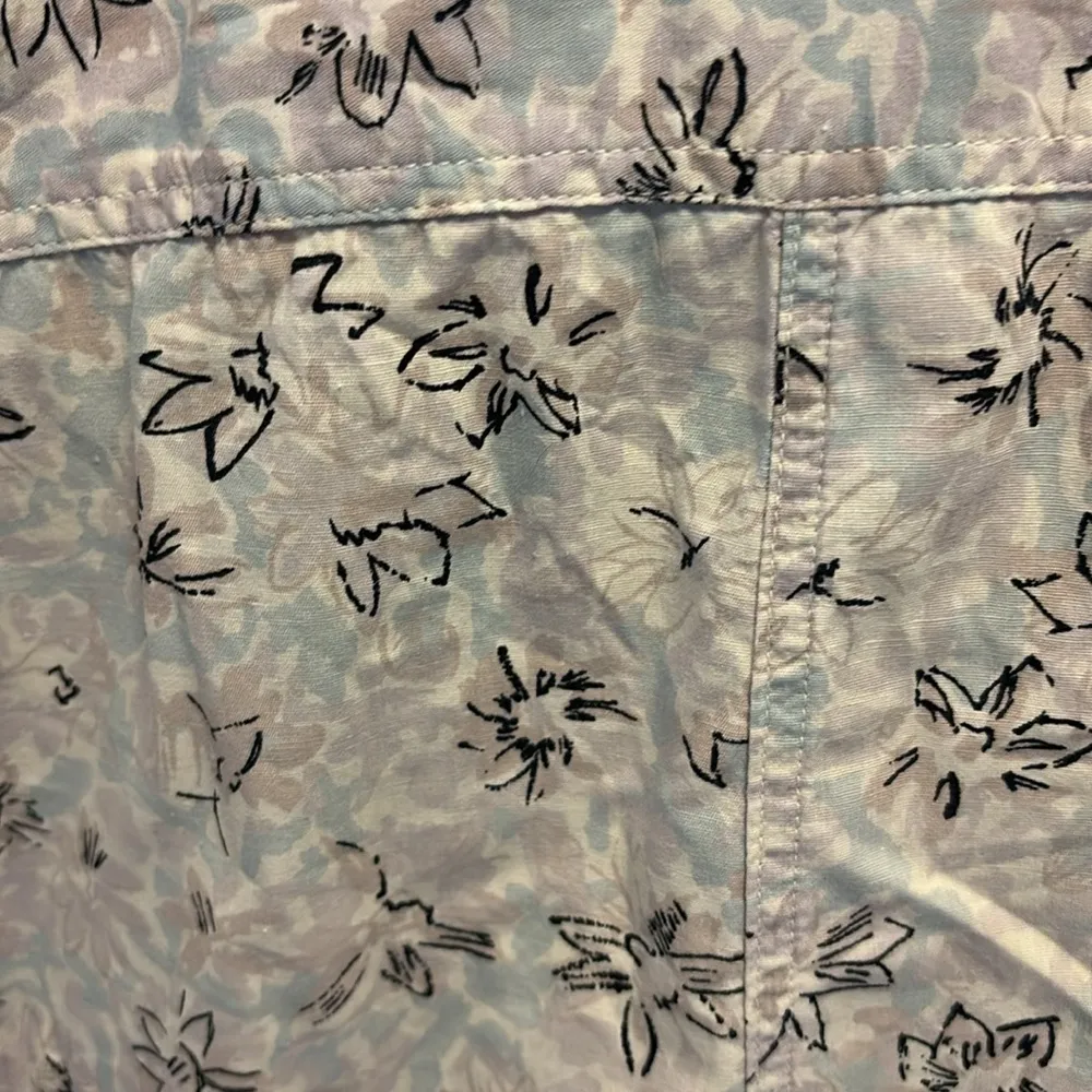 IN WEAR DESIGN BY KIRSTEN TEISNER SHORT SLEEVE BUTTONDOWN LIGHT BLUE PURLE CREAM Size undefined - Image 8