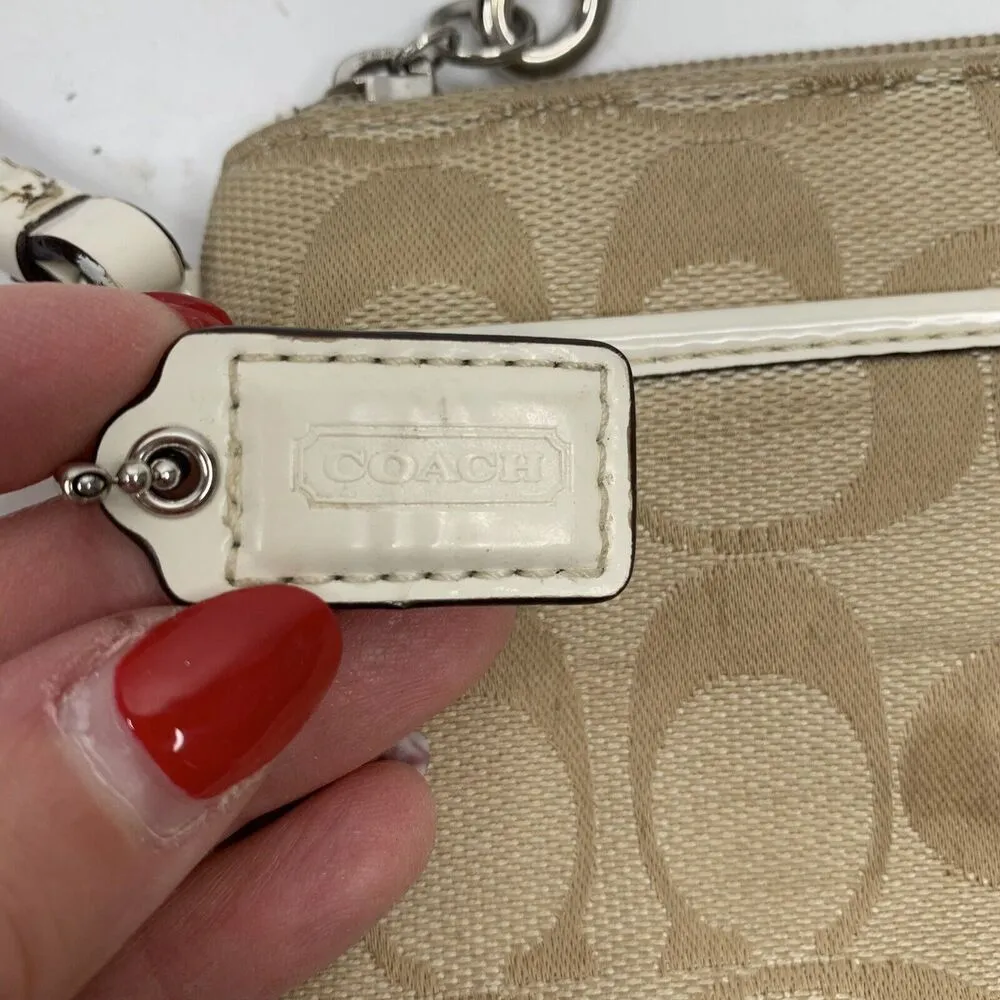 Coach Wristlet Wallet Signature C Tan Beige White Trim Zippy Includes Fob - Image 4