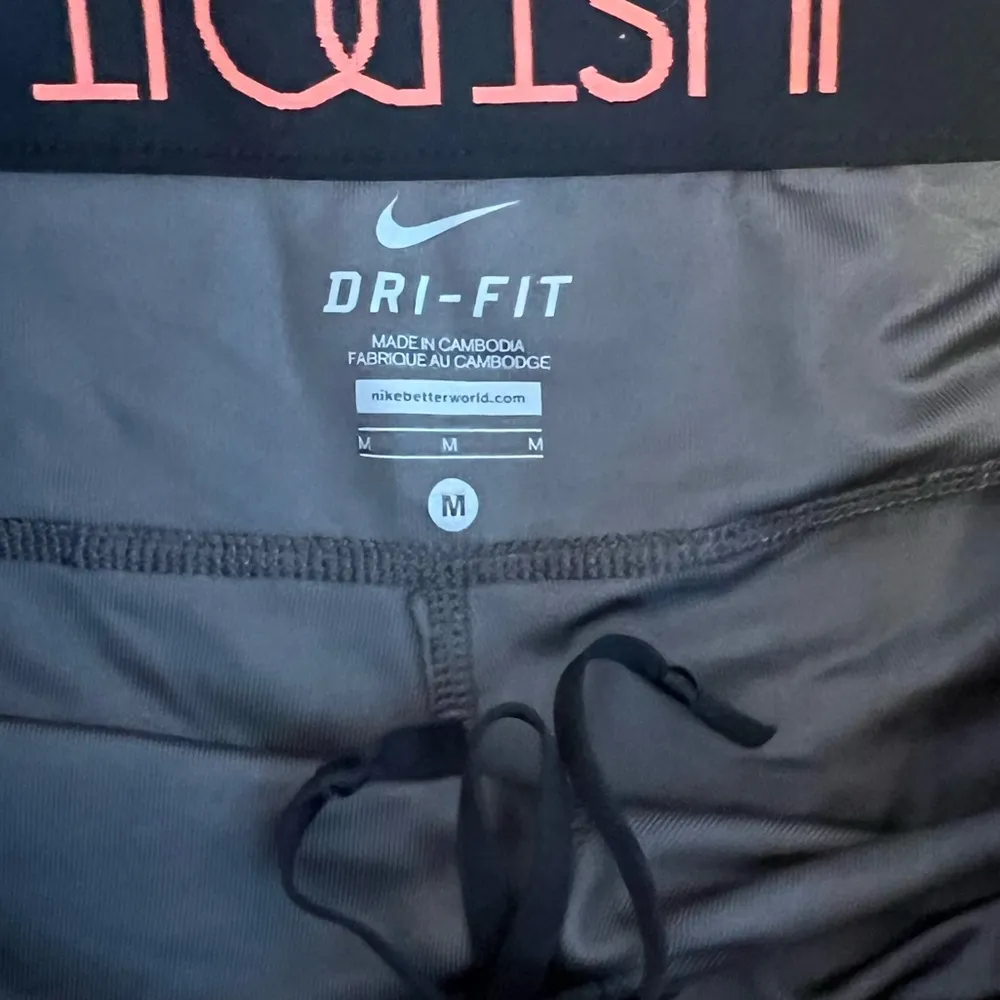 Nike  Dri-fit Capri Pants Women’s Medium - Image 4