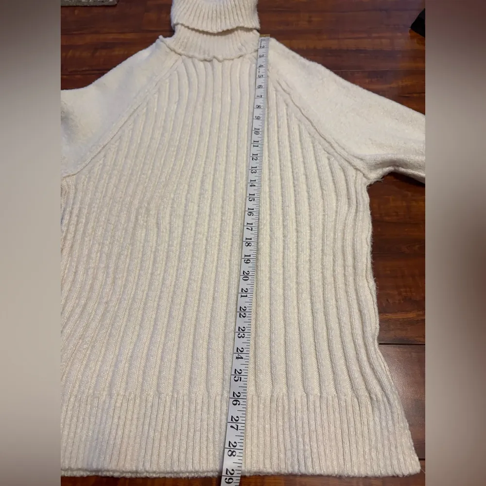 Altar'd State Off White Oversized Fuzzy Turtleneck Ribbed Sweater Size Medium - Image 13