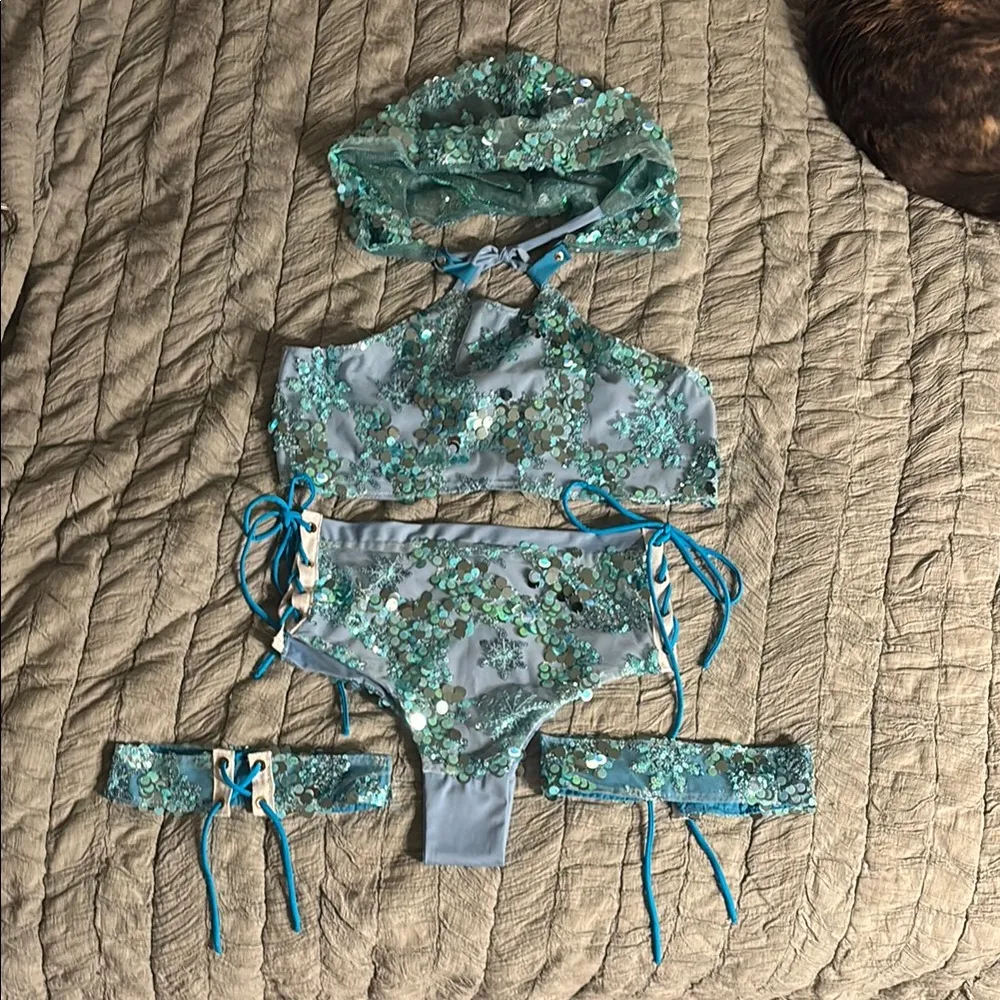 Snowflake Sequin Blue Halter Festival Set Size M - Image 2