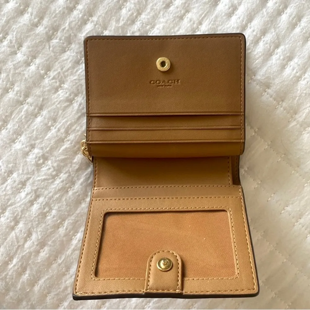 Coach Snap Wallet Leather White Gold MSRP $178 - Image 2