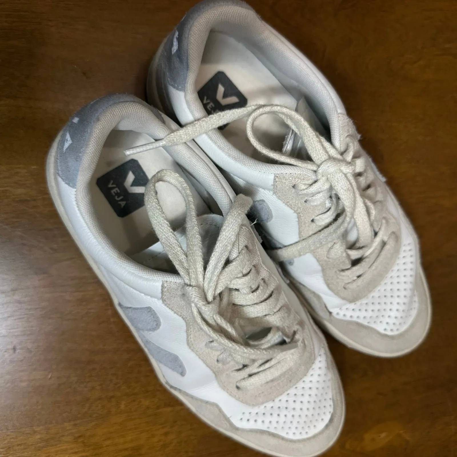 Veja Women's V90 Low-Top Leather Trainer Sneakers Size US 7‎ White Gray Casual - Image 2