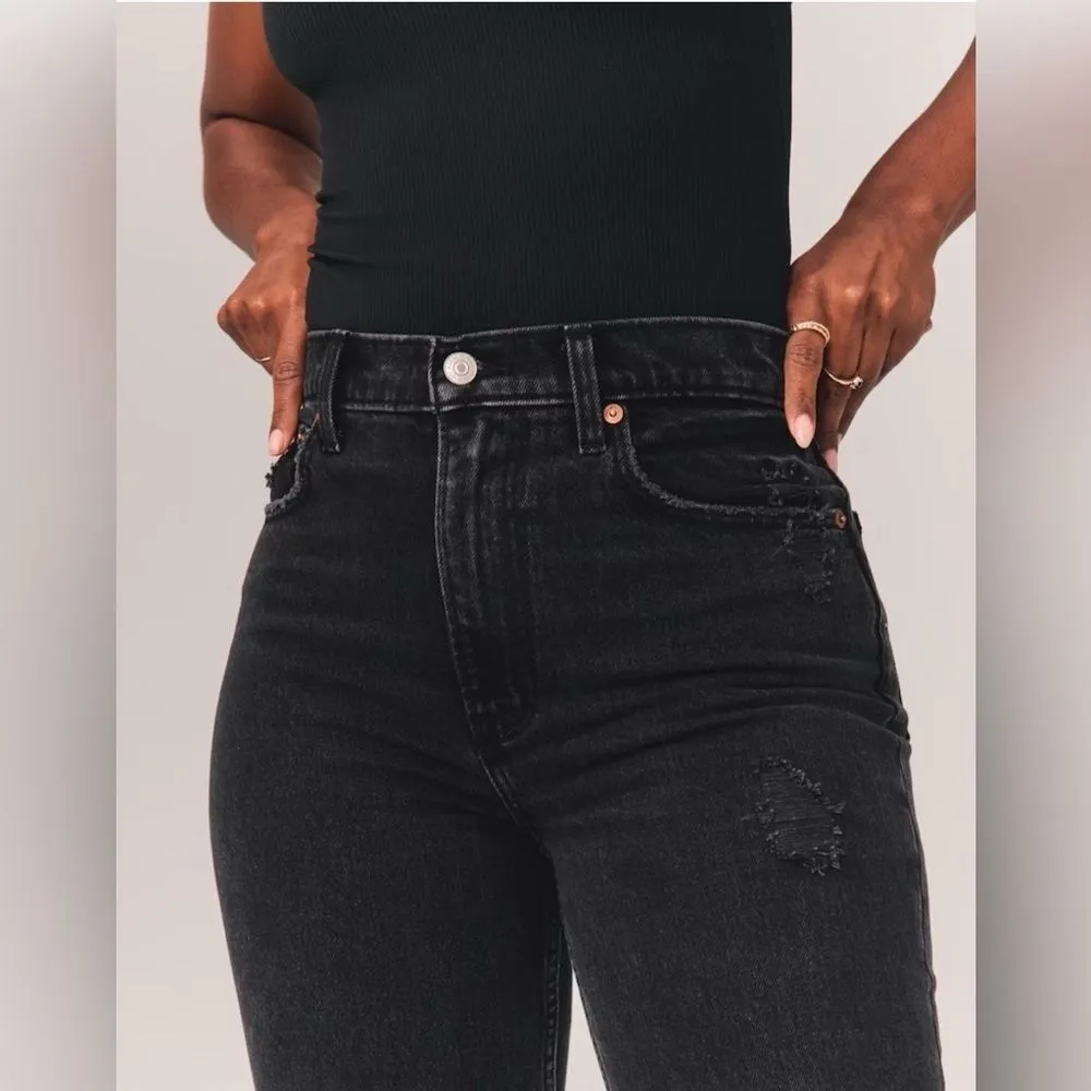 A&F Curve Love Ultra High Rise 90s Straight Jean in Black Destroy 29/8 Short - Image 5