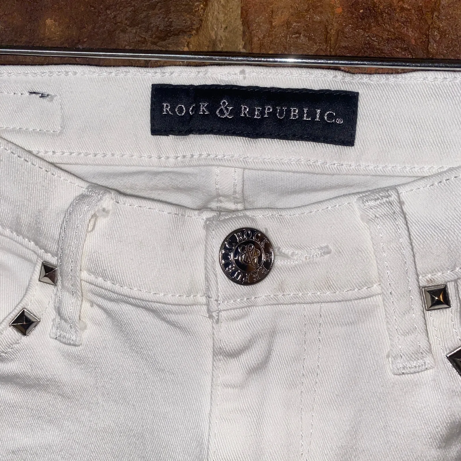 Rock & Republic White Wash Denim Studded Kendall Skinny Jeans Women's Size 4 - Image 4