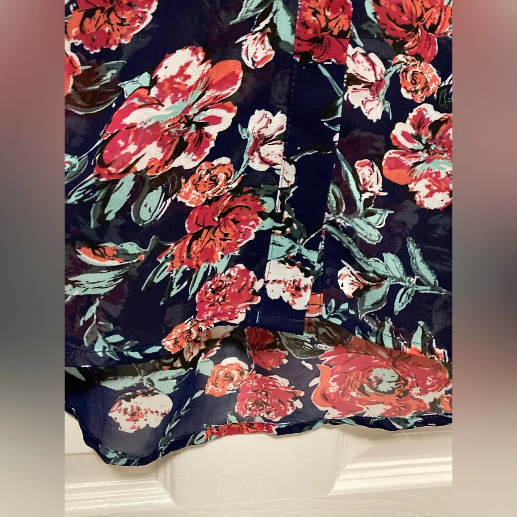 Skies Are Blue Mayven Black Floral V Neck Short Sleeve Button Up Blouse - Image 7