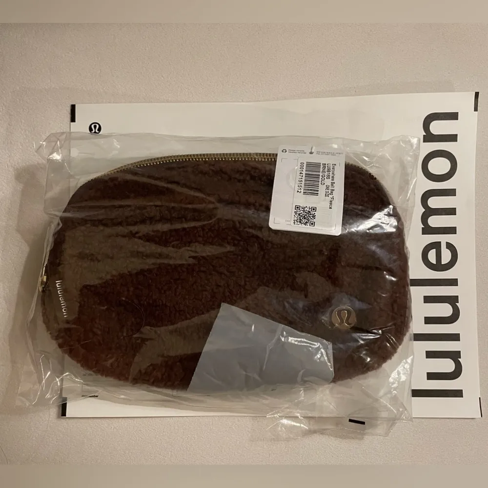 NWT Lululemon Fleece Everywhere Belt Bag 1L Brown With Gold Hardware - Image 2