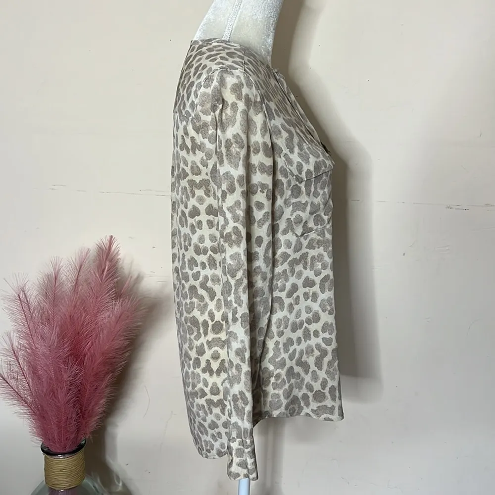 Equipment femme • Lynn Mischievous Leopard Print Blouse in Nature White - Image 68