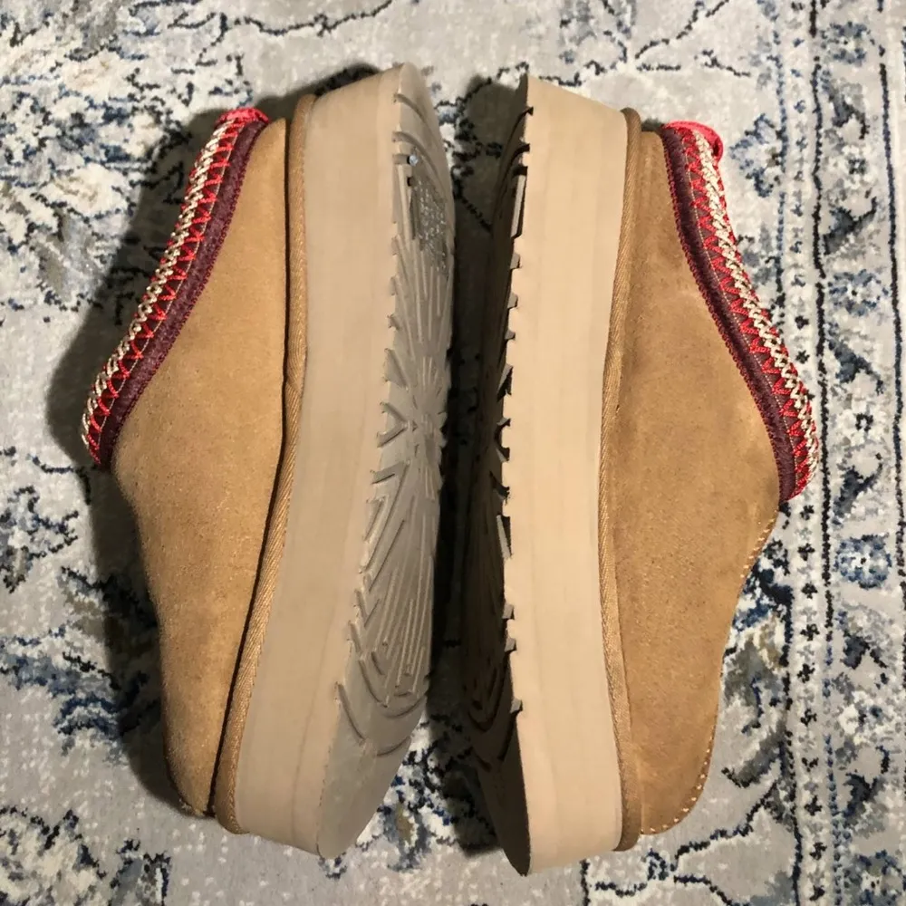 UGG  Tazz Platform Slippers in Chestnut - Image 9