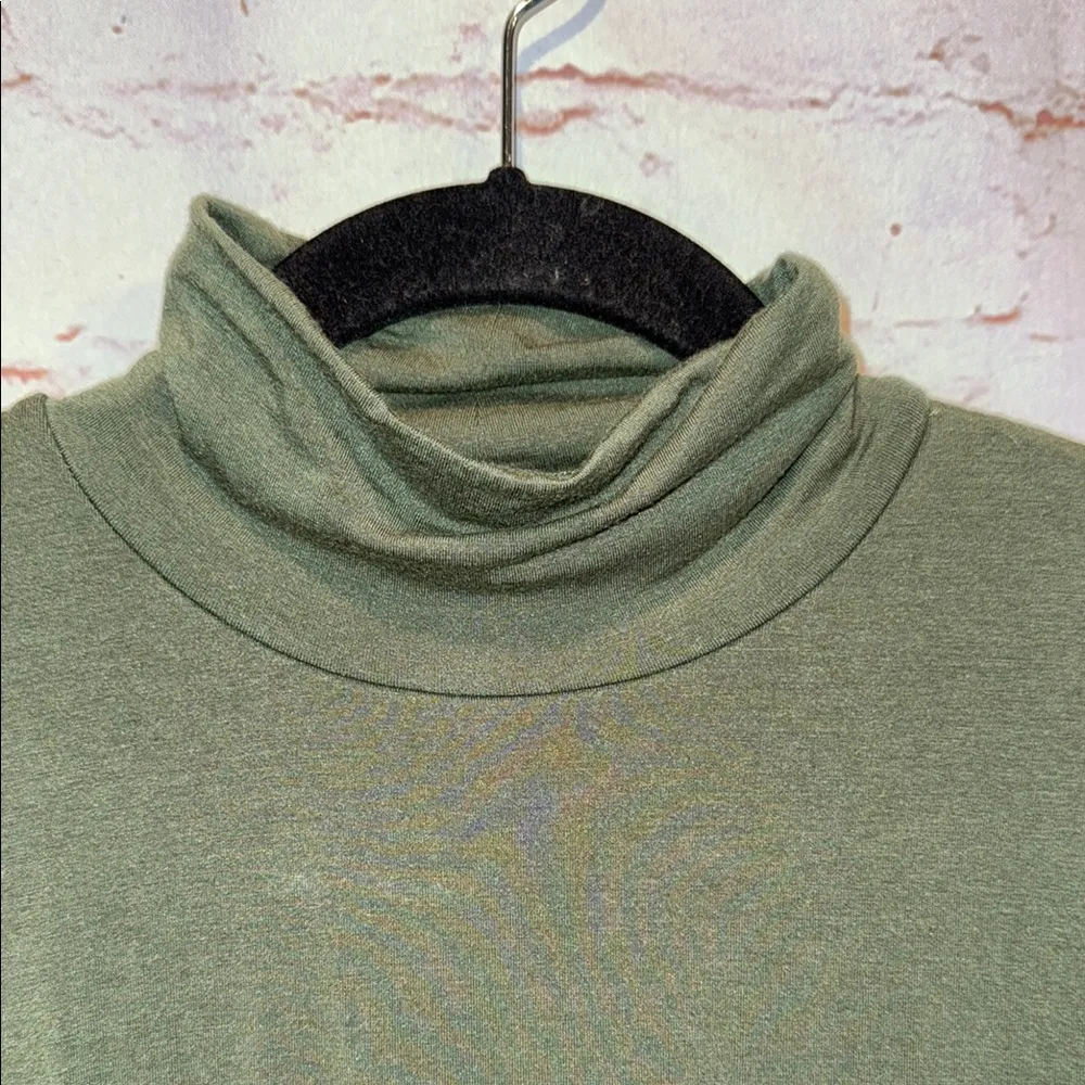 J. Crew FormKnit puff sleeve Olive Green Women's Turtleneck Top medium - Image 2