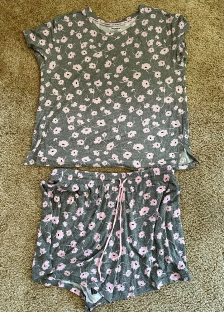 Joyspun Pajama Set Sleepwear Floral Print Lounge Wear Shorts Gray Pink Size L Size L - Image 1