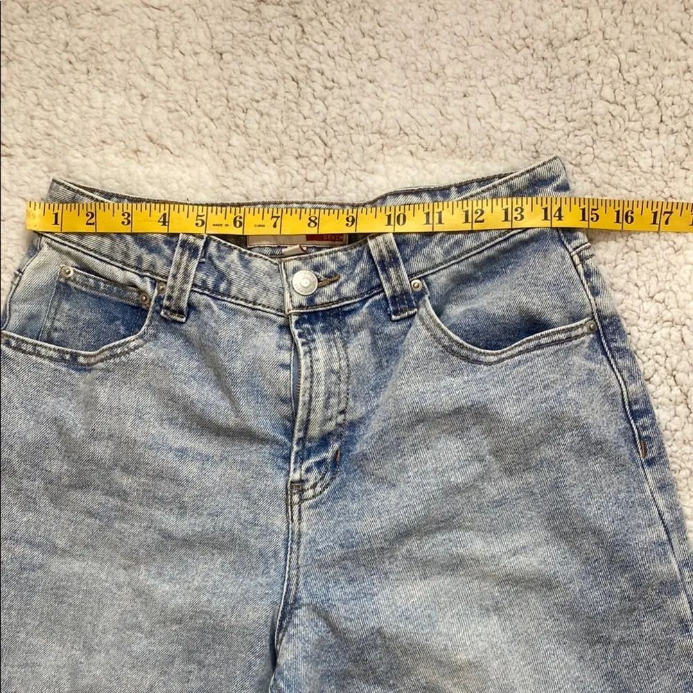 Love Cult Wide Leg Jeans – High Rise Light Wash – Size 9 Blue - Image 2