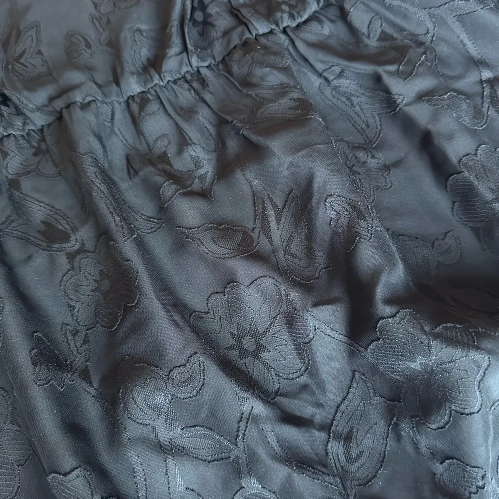 Torrid Black Peplum Chiffon Clip Floral Puff Sleeve Top Size 3 or 3X or 22-24 - Image 9