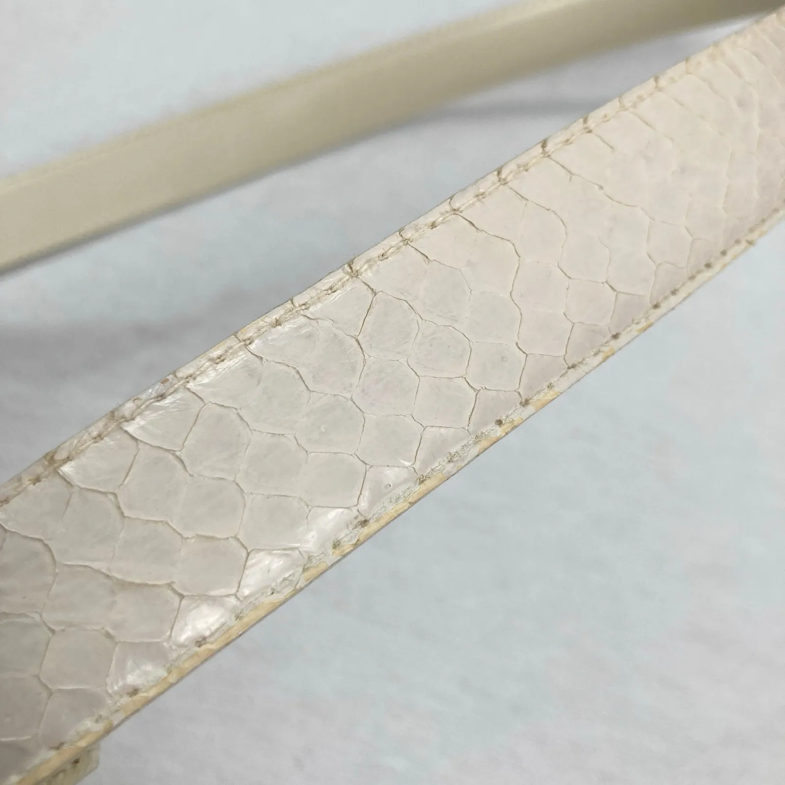 Vintage Womens M/L White Snakeskin Waist Belt Gold Clasp Retro Western Boho Size M - Image 6