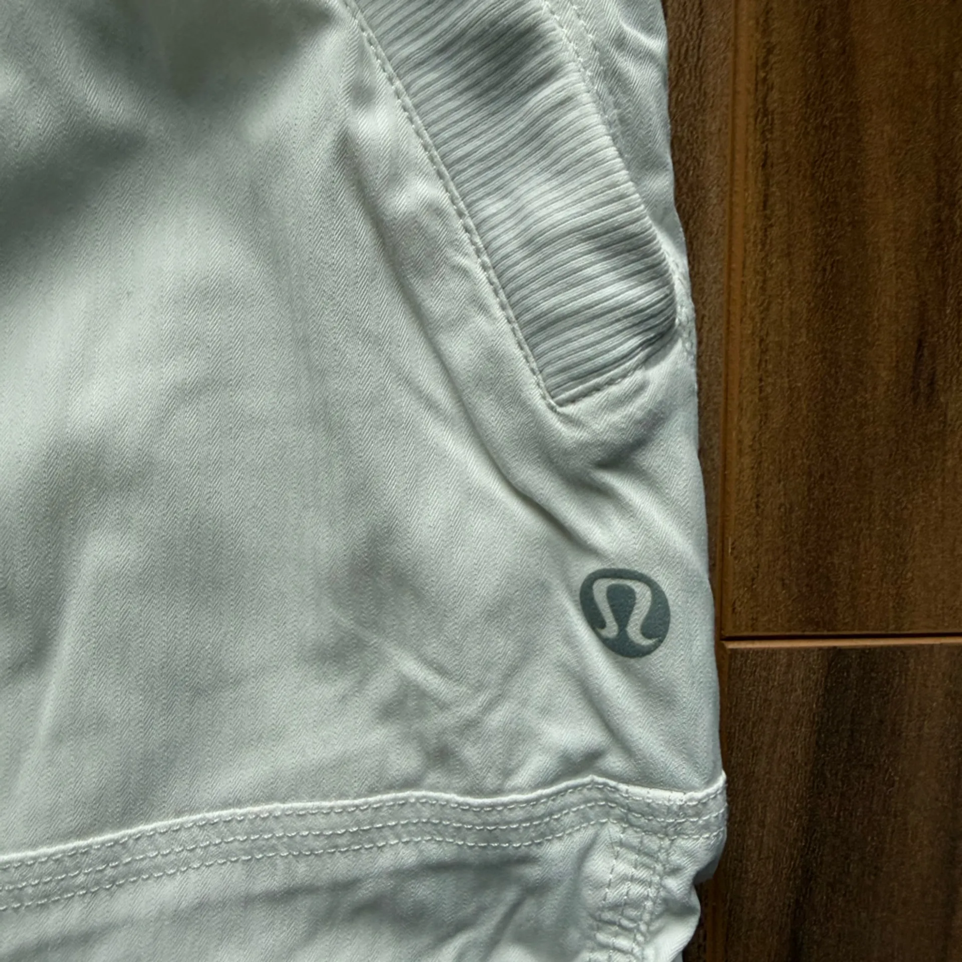 Lululemon Studio II Crop 20” *Lined - size 4 - Image 4