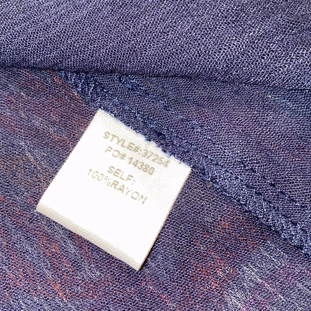 Skies Are Blue medium embroidered v-neck top - Image 9