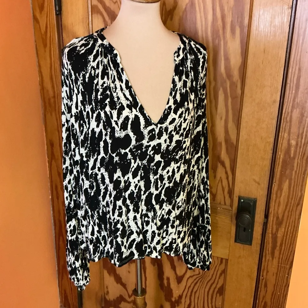 Urban Outfitters animal print lightweight beachy sweater - Image 3