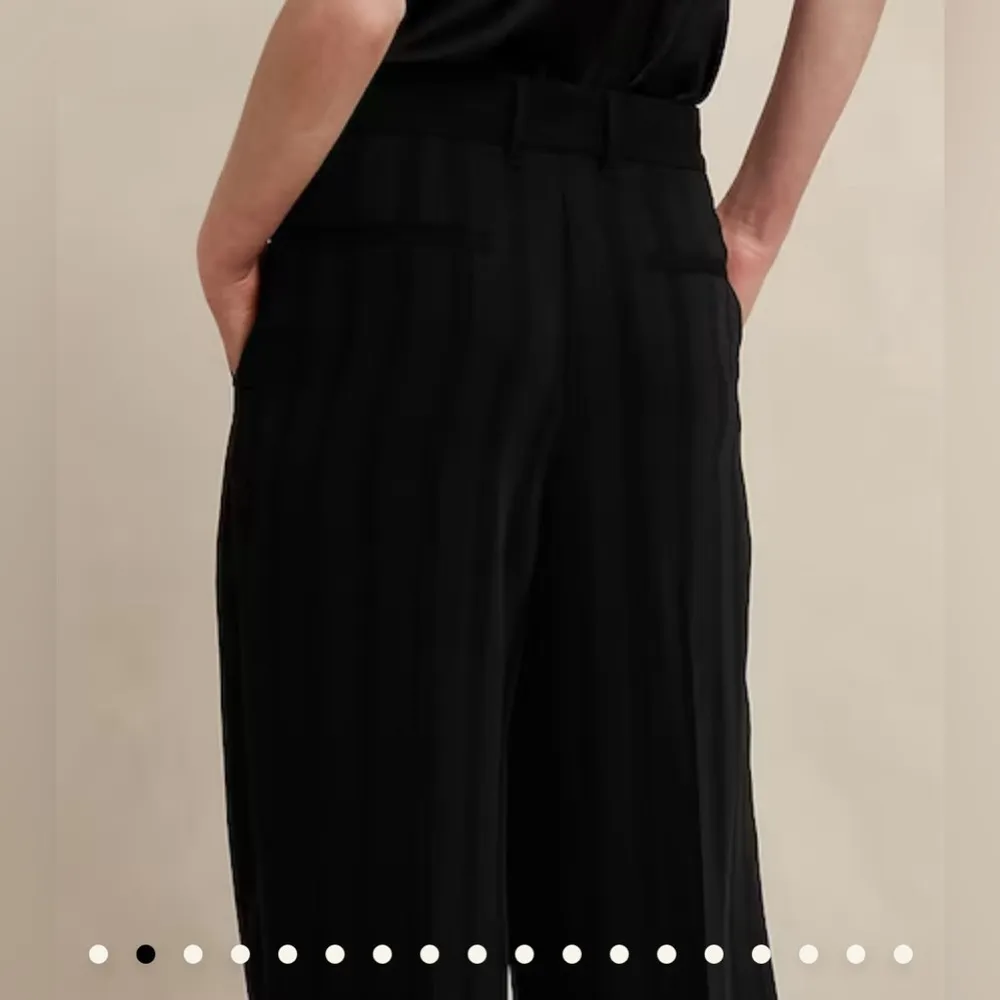 Banana Republic SILKY RELAXED TROUSER NWOT Size 6 Black - Image 5