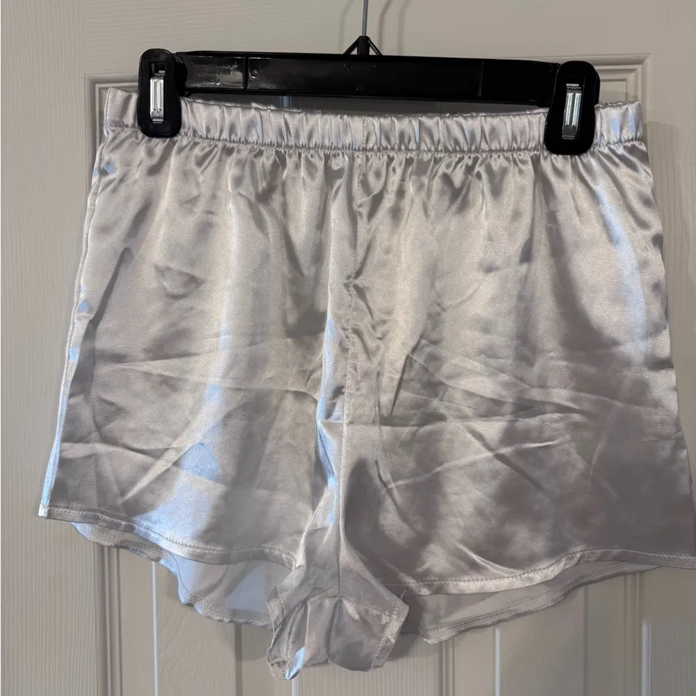 Sleek White Satin Button - Image 5