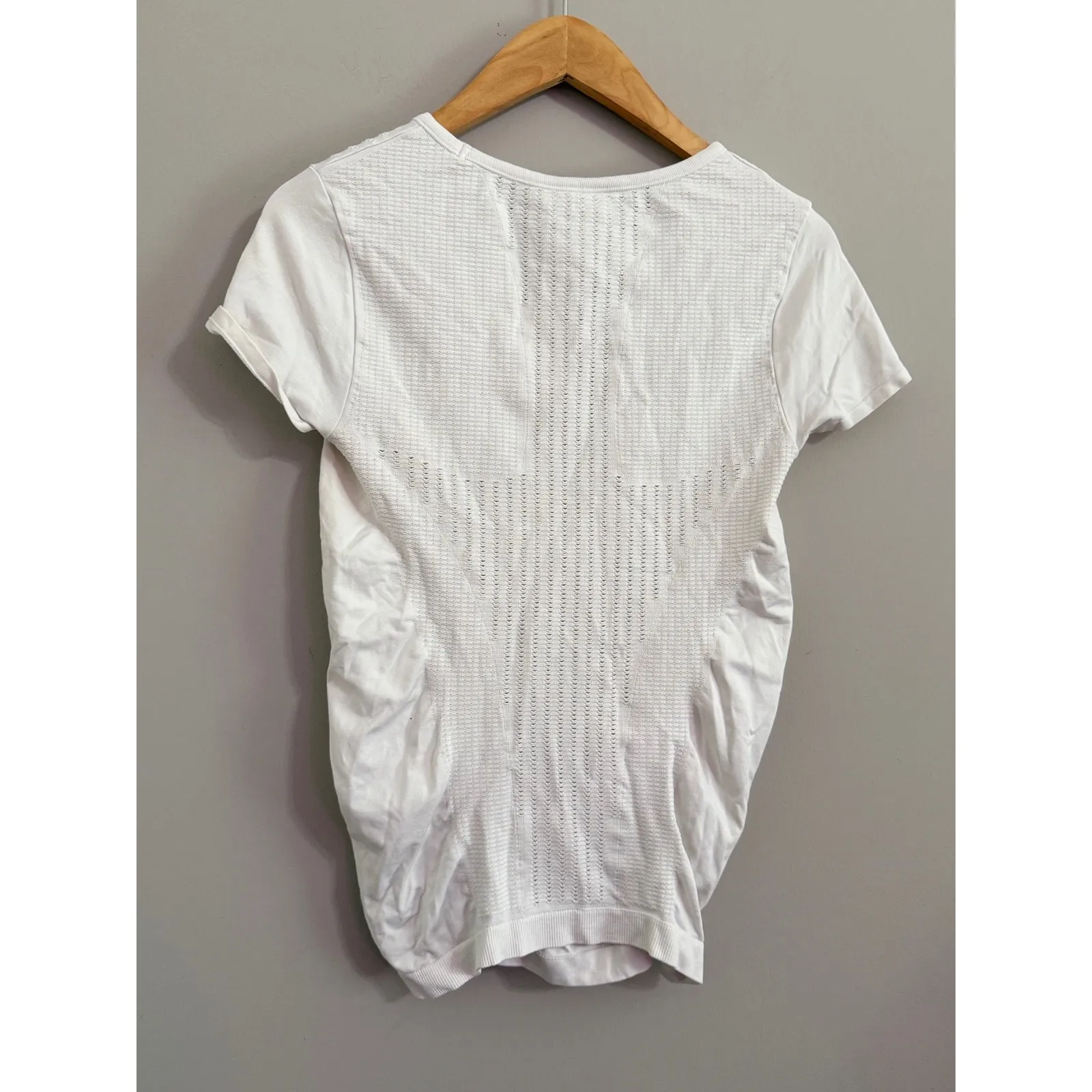 ATHLETA White V Neck Short Sleeve Seamless Knit Athletic Top Women Size S - Image 3