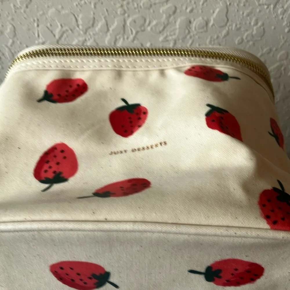 Kate Spade: Strawberry Print Cream Lunch Tote/Bag - Image 9
