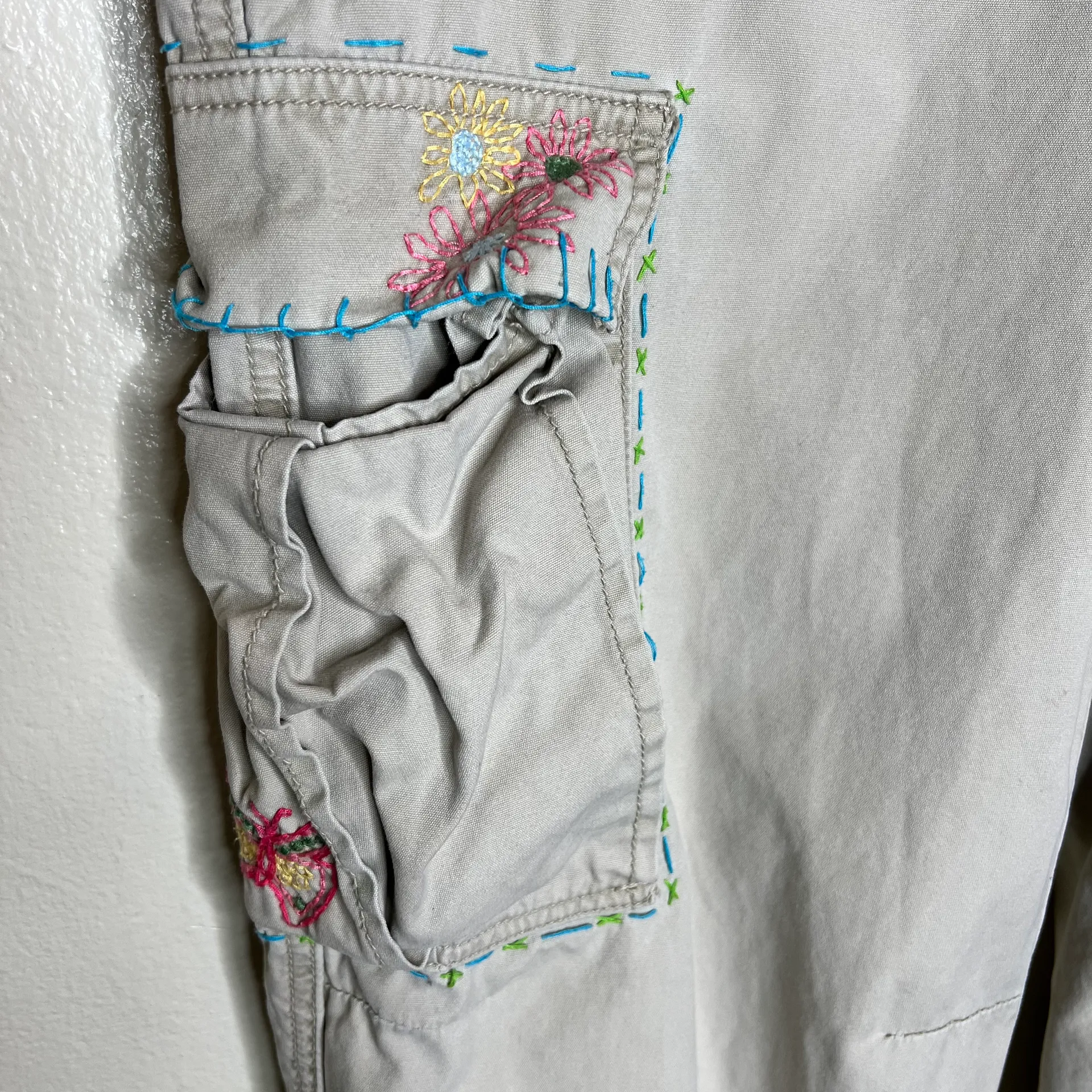 EXPRESS Precision Fit Cargo Pants 12 Y2K Vintage Embroidered Floral Crop Beige - Image 2