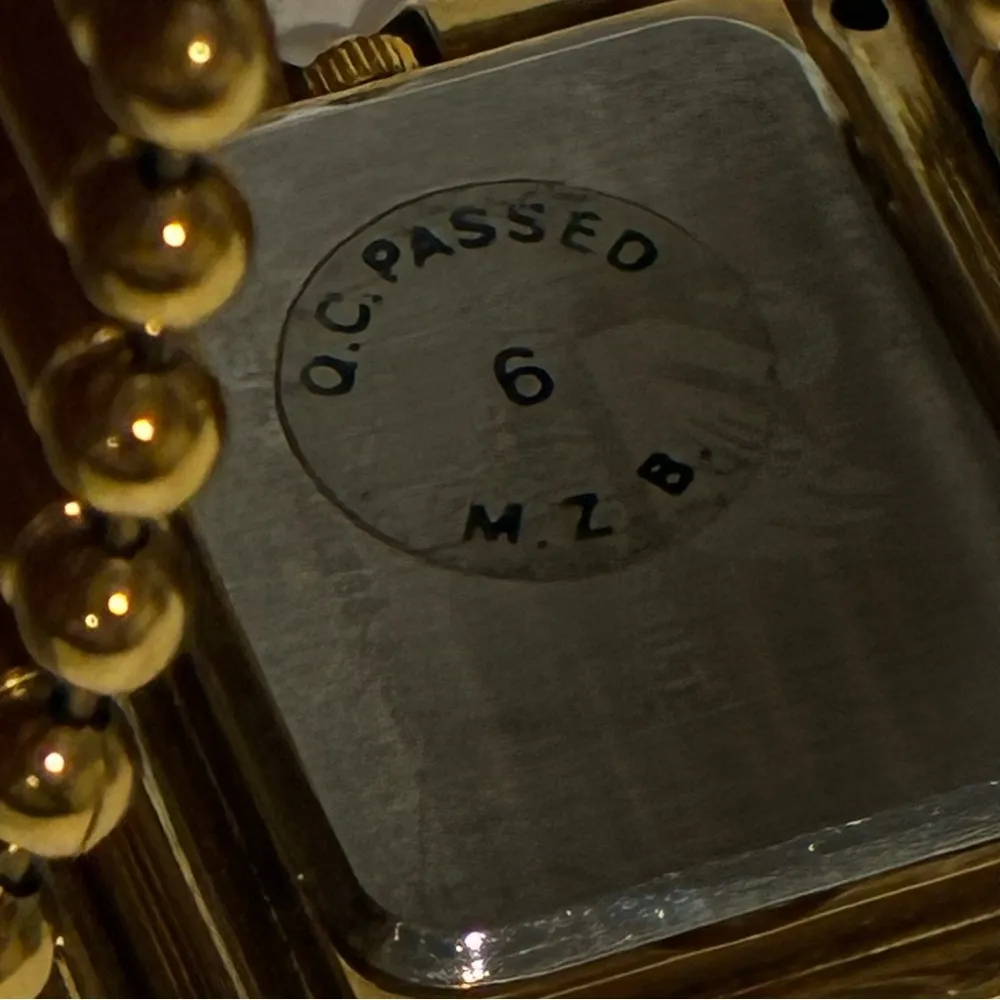 Vintage Gloria Vanderbilt Gold Tone Wristwatch Jewelry Accessory - Image 3