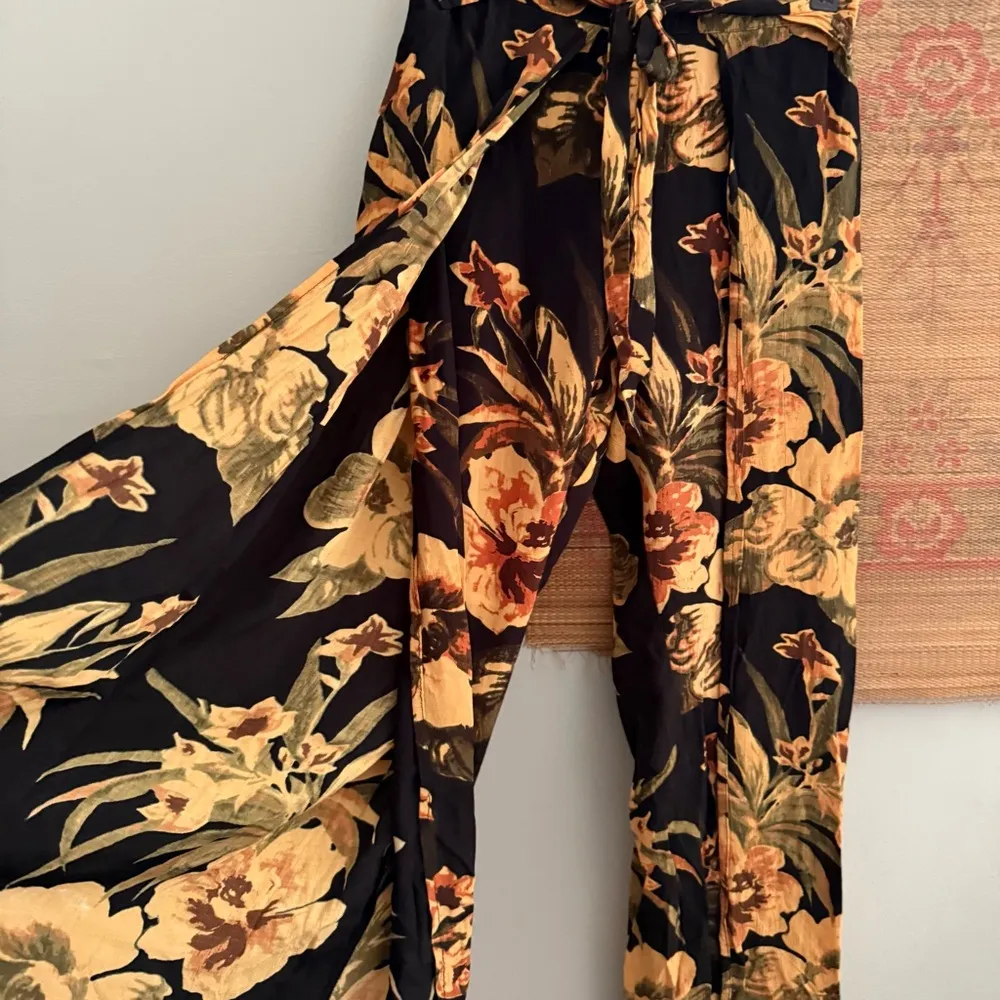 Faithfull The Brand 'Tiki Tiki' Pavillion Wide-Leg Pants - Image 11