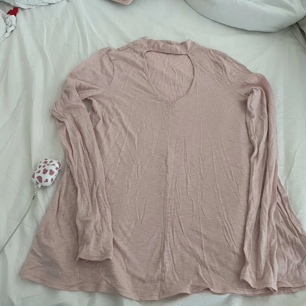 Express pink boho Y2K work-to-evening cutout neckline shirt, size XS summer - Image 8