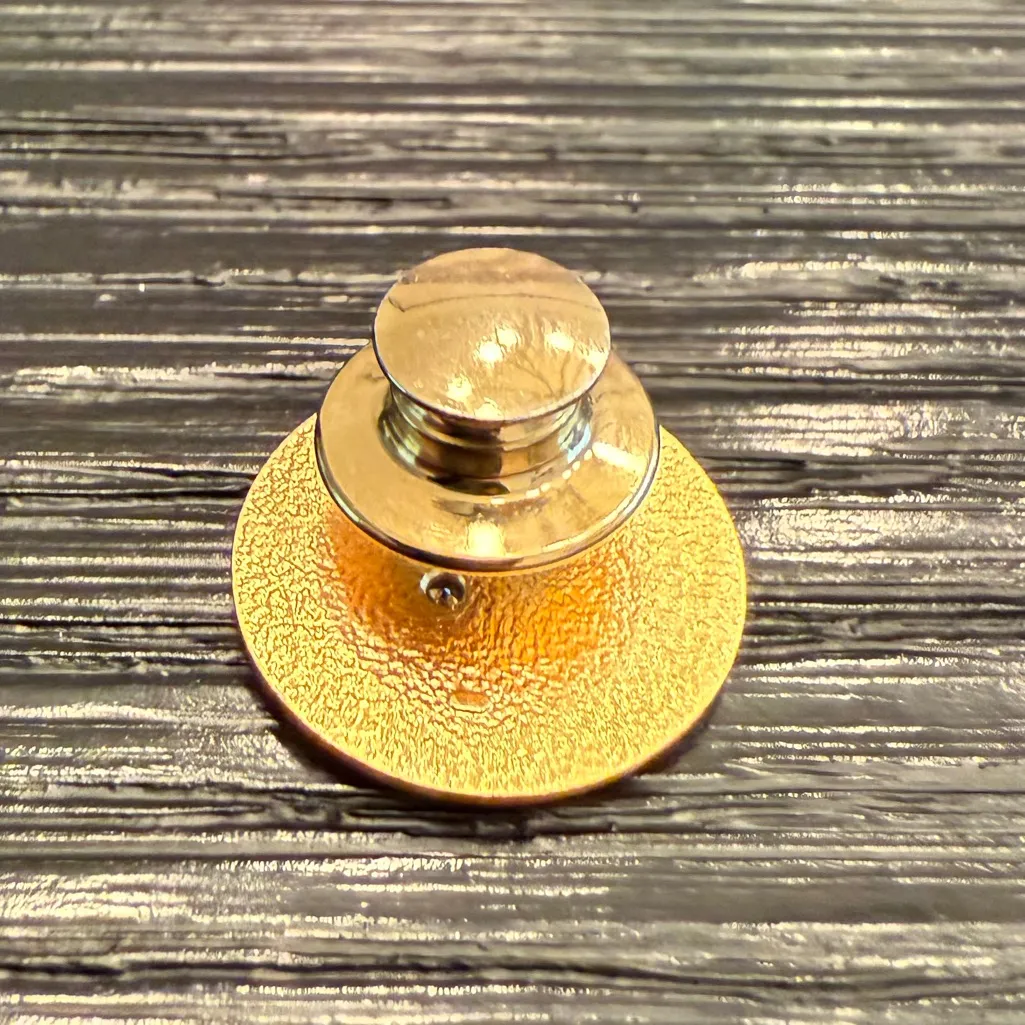 Vintage 1988 Mary Kay 25 Years Faux Diamond Chip Gold Tone Lapel Pin Round - Image 4