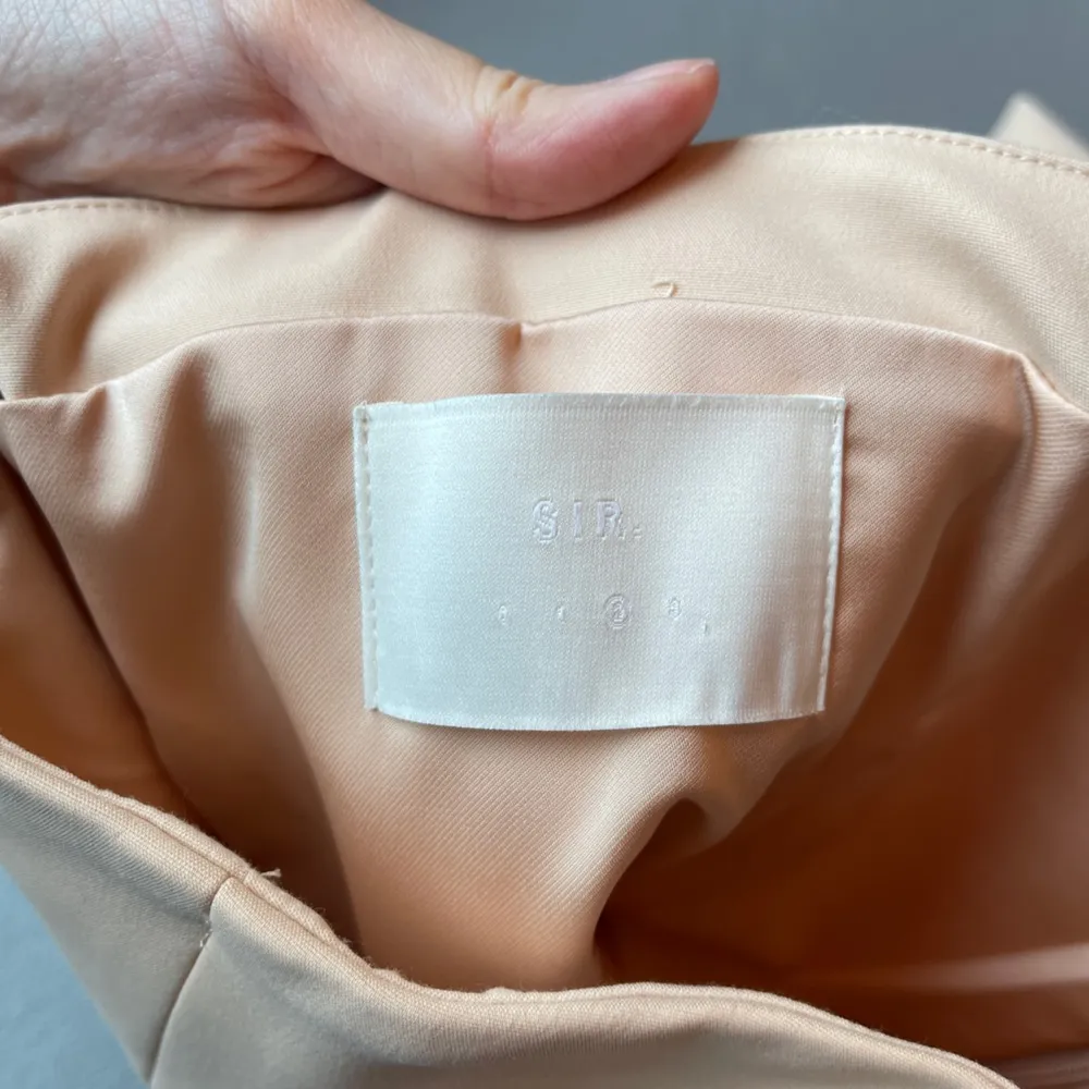 Sir. Alberta A - Image 7