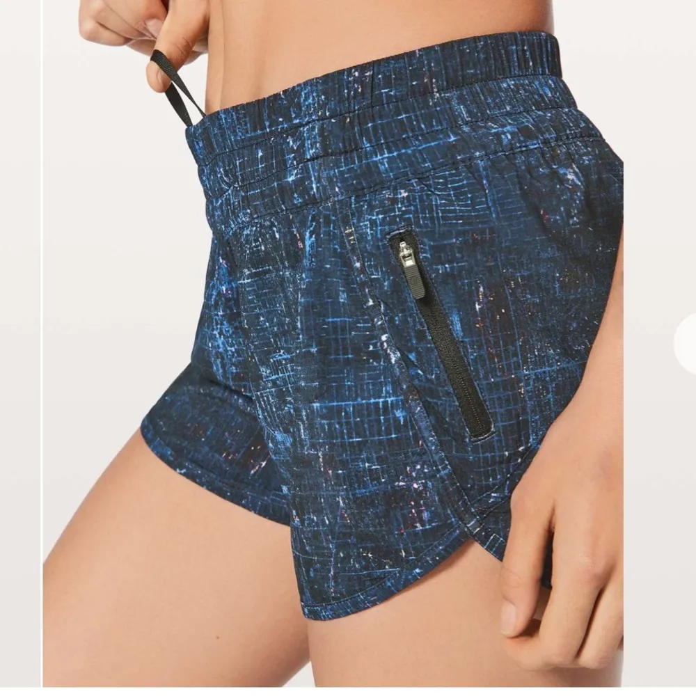 lululemon athletica City Lights Tracker Shorts size 2 - Image 8