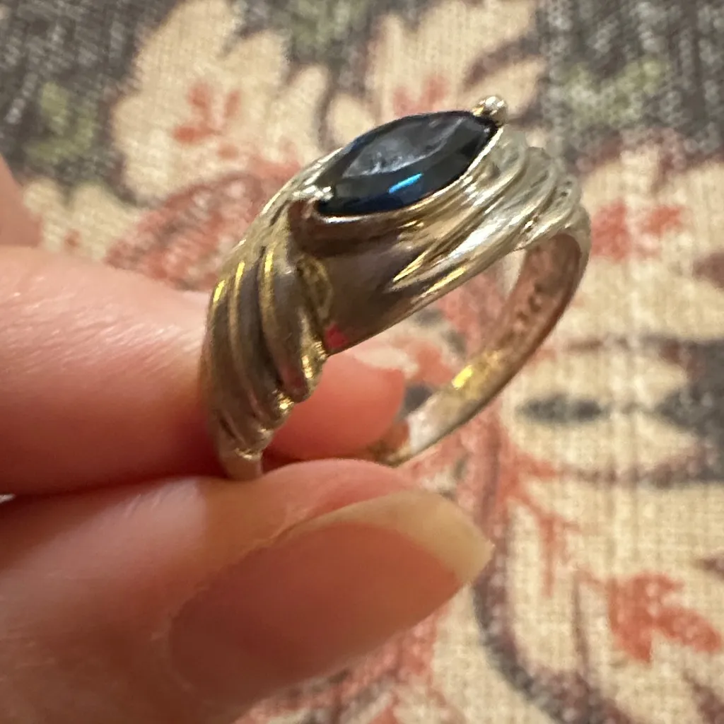 Elegant Silver and Blue Women's Ring - Image 2